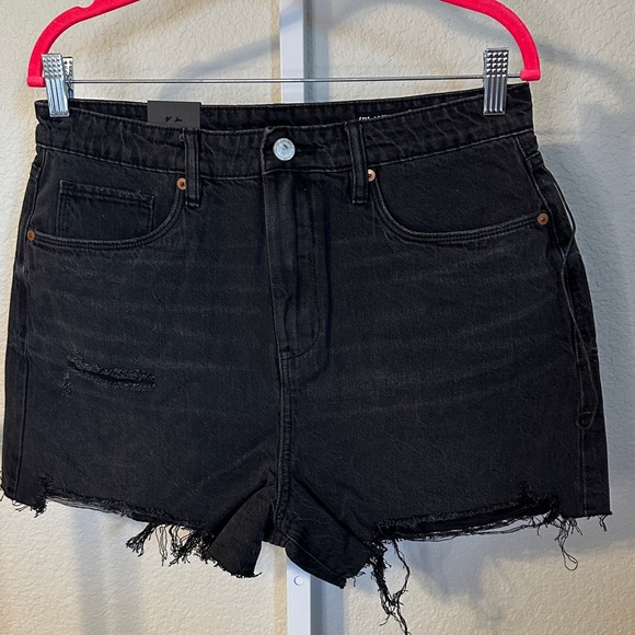 Blank NYC Charcoal Distressed Jean Shorts - Picture 1 of 5